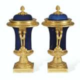A PAIR OF LOUIS XVI ORMOLU-MOUNTED CHINESE POWDER-BLUE BALUSTER VASES AND COVERS - фото 3