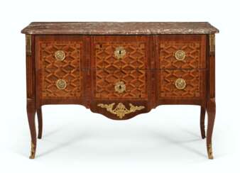 A LATE LOUIS XV ORMOLU-MOUNTED TULIPWOOD, AMARANTH, AND PARQUETRY COMMODE
