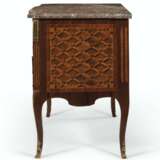 A LATE LOUIS XV ORMOLU-MOUNTED TULIPWOOD, AMARANTH, AND PARQUETRY COMMODE - photo 3