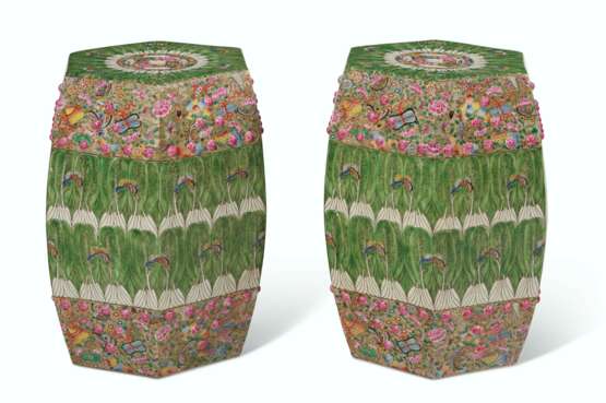 A PAIR OF CHINESE EXPORT FAMILLE ROSE PORCELAIN HEXAGONAL GARDEN SEATS - photo 3