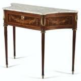 A LOUIS XVI ORMOLU-MOUNTED TULIPWOOD, AMARANTH, AND MARQUETRY CONSOLE TABLE - Foto 2
