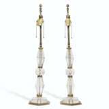 A PAIR OF GILT-METAL AND ETCHED GLASS TABLE LAMPS - фото 2