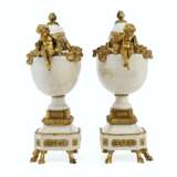 A PAIR OF FRENCH ORMOLU-MOUNTED MARBLE URNS - photo 3