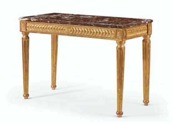 A NORTH EUROPEAN GILTWOOD CENTER TABLE - фото 1