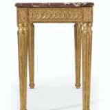 A NORTH EUROPEAN GILTWOOD CENTER TABLE - Foto 3