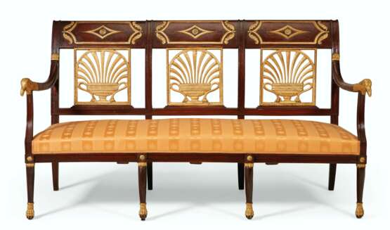 A SOUTH EUROPEAN SUITE OF PARCEL-GILT AND STAINED WALNUT SEAT FURNITURE - фото 2
