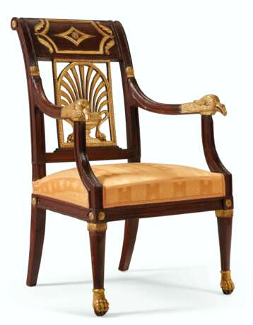 A SOUTH EUROPEAN SUITE OF PARCEL-GILT AND STAINED WALNUT SEAT FURNITURE - фото 8
