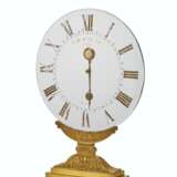 A LOUIS PHILIPPE ORMOLU AND GLASS MYSTERY CLOCK - Foto 3