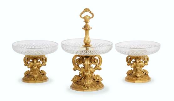 A FRENCH ORMOLU AND CUT-GLASS THREE-PIECE TABLE GARNITURE - фото 4
