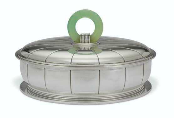 Puiforcat, Jean-Emile. A FRENCH ART DECO SILVER AND JADE TUREEN AND COVER - фото 1