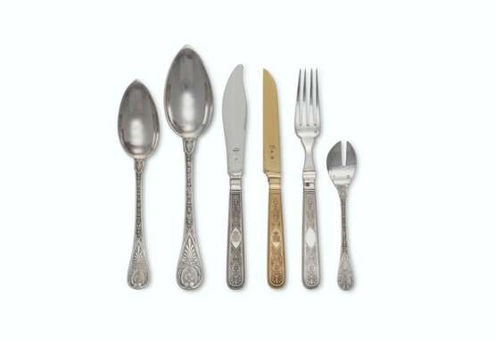 Aucoc, A.. AN EXTENSIVE FRENCH SILVER AND SILVER-GILT FLATWARE SERVICE - Foto 2
