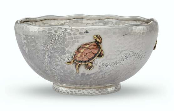 Tiffany & Co.. AN AMERICAN SILVER AND MIXED-METAL 'JAPANESQUE' BOWL - photo 1