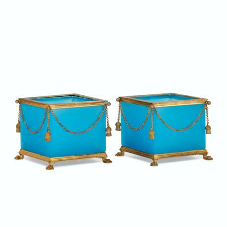 A PAIR OF FRENCH ORMOLU-MOUNTED BLUE-OPALINE GLASS CACHE-POTS - фото 1