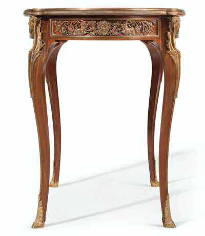Linke, Francois. A FRENCH ORMOLU-MOUNTED MAHOGANY AND BOIS SATINE PARQUETRY CENTER TABLE - photo 2