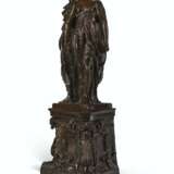 A LARGE FRENCH PATINATED BRONZE GROUP OF THE THREE GRACES - Foto 2