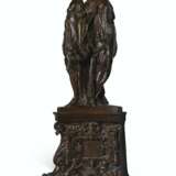 A LARGE FRENCH PATINATED BRONZE GROUP OF THE THREE GRACES - Foto 6
