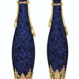 A MONUMENTAL PAIR OF FRENCH ORMOLU AND ONYX-MOUNTED MOTTLED COBALT-BLUE GROUND SEVRES STYLE PORCELAIN VASES - фото 3