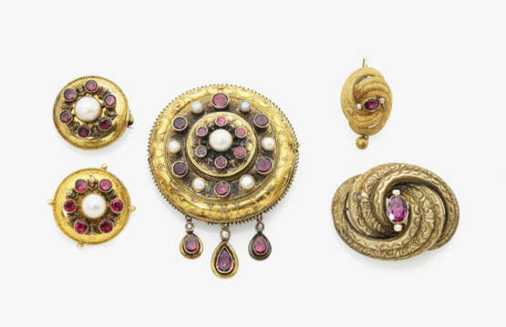Vier Broschen mit Perlen, Deutschland, um 1860-1870  - Foto 1
