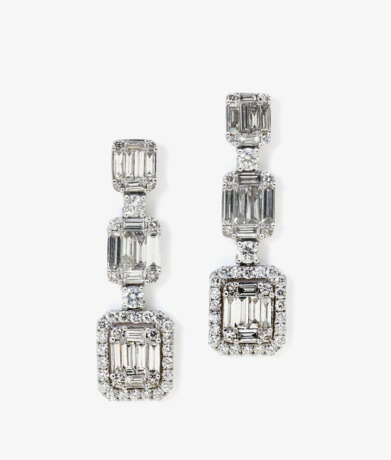 Ein Paar Ohrgehänge mit Diamanten und Brillanten, Deutschland - фото 1