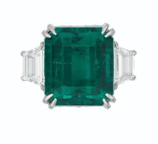 EMERALD AND DIAMOND RING - photo 1