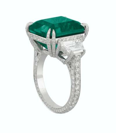 EMERALD AND DIAMOND RING - photo 2