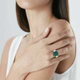 EMERALD AND DIAMOND RING - photo 4