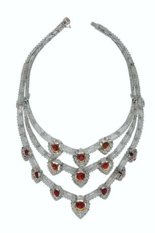 VAN CLEEF & ARPELS RETRO RUBY AND DIAMOND NECKLACE - Foto 3