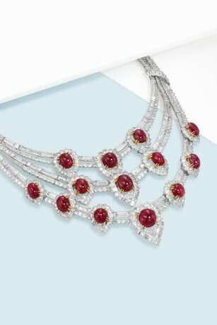 VAN CLEEF & ARPELS RETRO RUBY AND DIAMOND NECKLACE - Foto 4