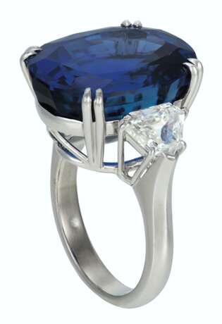 AN IMPORTANT SAPPHIRE AND DIAMOND RING - фото 2