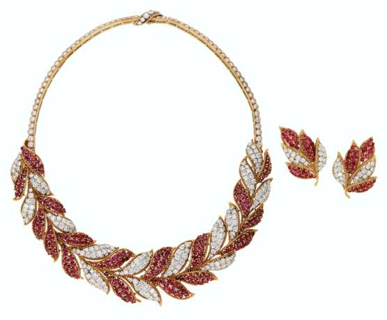 VAN CLEEF & ARPELS SET OF RUBY AND DIAMOND JEWELRY - Foto 1