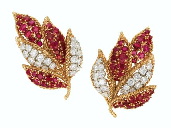 VAN CLEEF & ARPELS SET OF RUBY AND DIAMOND JEWELRY - Foto 4