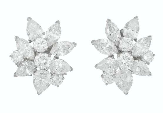 VAN CLEEF & ARPELS DIAMOND CLUSTER EARRINGS - фото 1