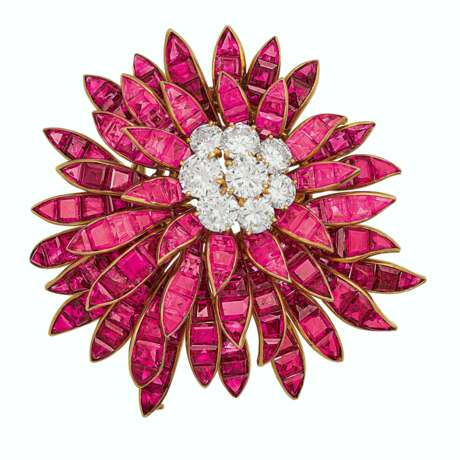 VAN CLEEF & ARPELS RUBY AND DIAMOND CLIP-BROOCH - photo 1