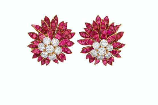 VAN CLEEF & ARPELS RUBY AND DIAMOND EARRINGS - фото 1