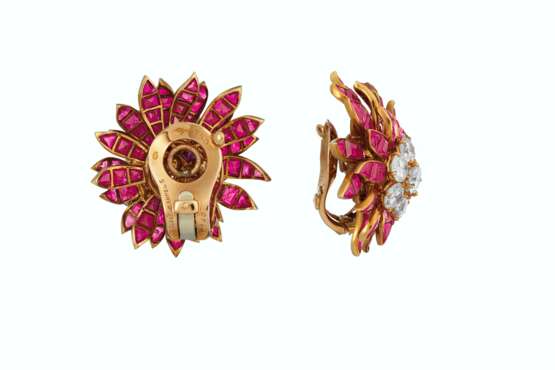 VAN CLEEF & ARPELS RUBY AND DIAMOND EARRINGS - Foto 2