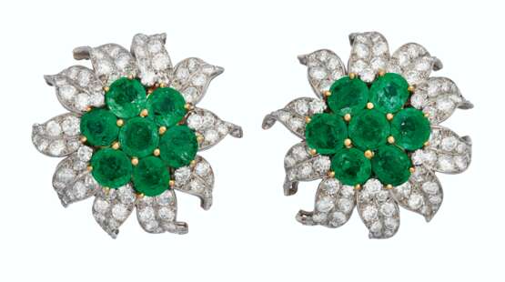 VAN CLEEF & ARPELS EMERALD AND DIAMOND EARRINGS - photo 1