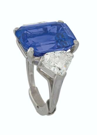 COLOR CHANGE SAPPHIRE AND DIAMOND RING - Foto 2