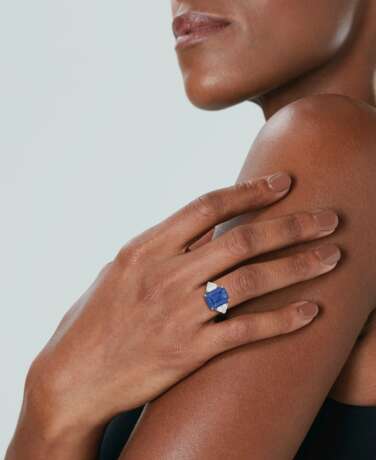 COLOR CHANGE SAPPHIRE AND DIAMOND RING - photo 4