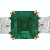 EMERALD AND DIAMOND RING - photo 1