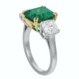 EMERALD AND DIAMOND RING - photo 2