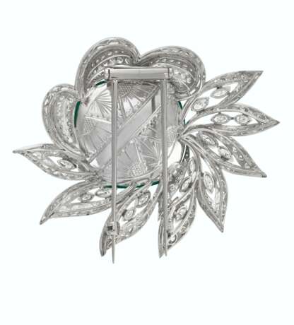 EMERALD AND DIAMOND CLIP-BROOCH - Foto 2