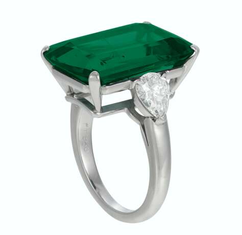 EMERALD AND DIAMOND RING - Foto 2