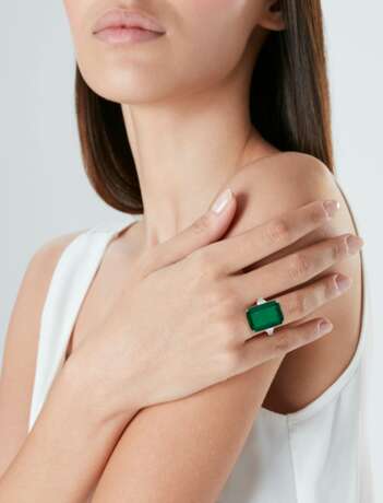 EMERALD AND DIAMOND RING - Foto 4