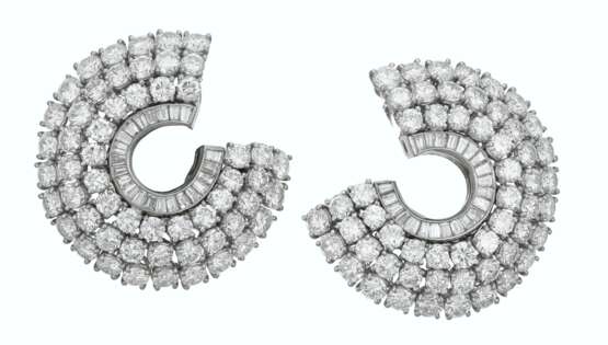 HARRY WINSTON DIAMOND EARRINGS - photo 1