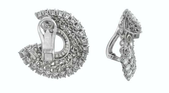 HARRY WINSTON DIAMOND EARRINGS - photo 2