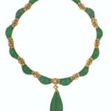 VAN CLEEF & ARPELS SUITE OF CHRYSOPRASE AND DIAMOND JEWELRY - фото 2