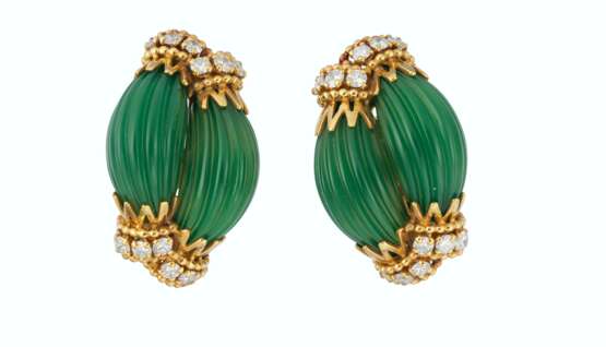 VAN CLEEF & ARPELS SUITE OF CHRYSOPRASE AND DIAMOND JEWELRY - фото 4