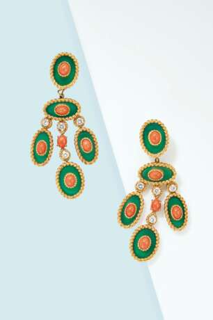 VAN CLEEF & ARPELS CORAL, CHRYSOPRASE AND DIAMOND EARRINGS - photo 3