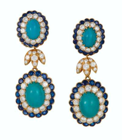 VAN CLEEF & ARPELS TURQUOISE, SAPPHIRE AND DIAMOND EARRINGS WITH UNSIGNED BROOCH - Foto 2