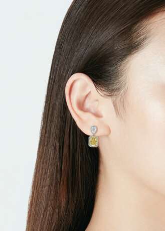 COLORED DIAMOND AND DIAMOND EARRINGS - Foto 3